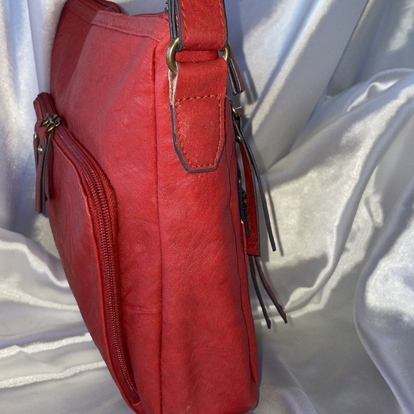 Bueno Multi Pocket Crossbody Red Pebbled Vegan Leather Brass Accents Adjustable - Picture 4 of 13